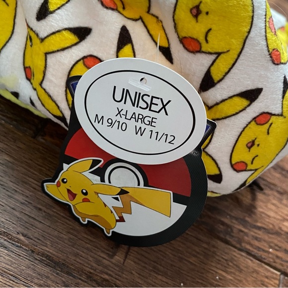 Pokémon Pikachu Slippers Unisex - Picture 5 of 6